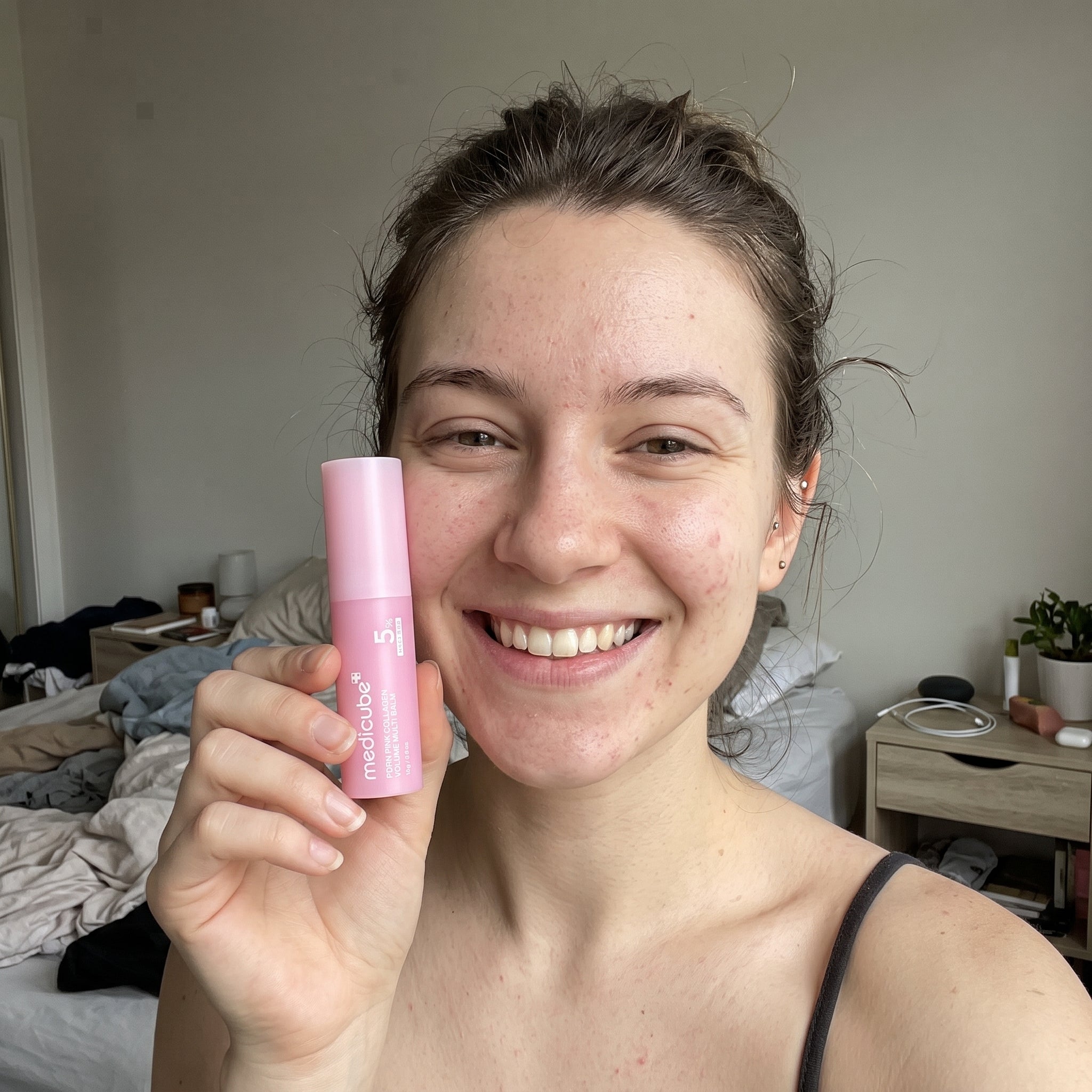 files/Woman_holding_facial_balm_2K_202609090341.jpg