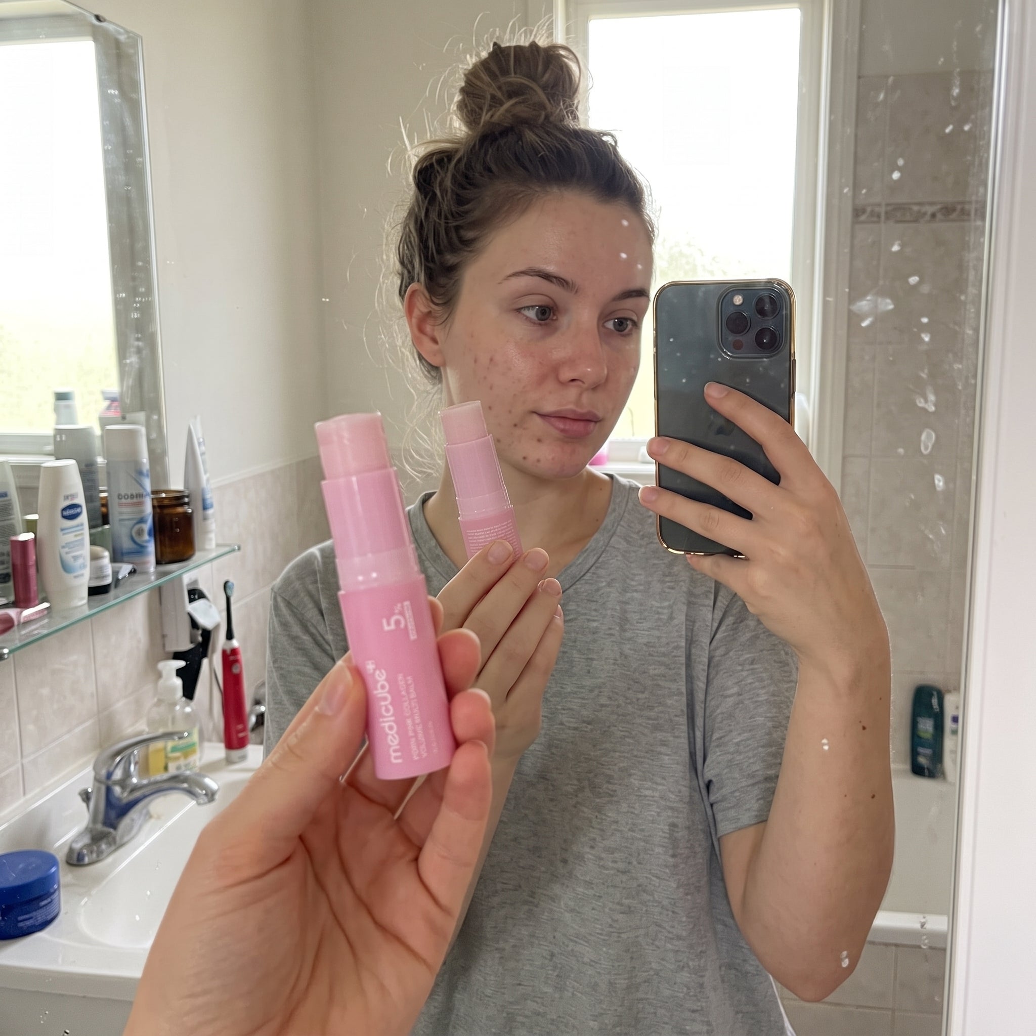 files/Woman_holding_product_in_mirror_2K_202609090341.jpg